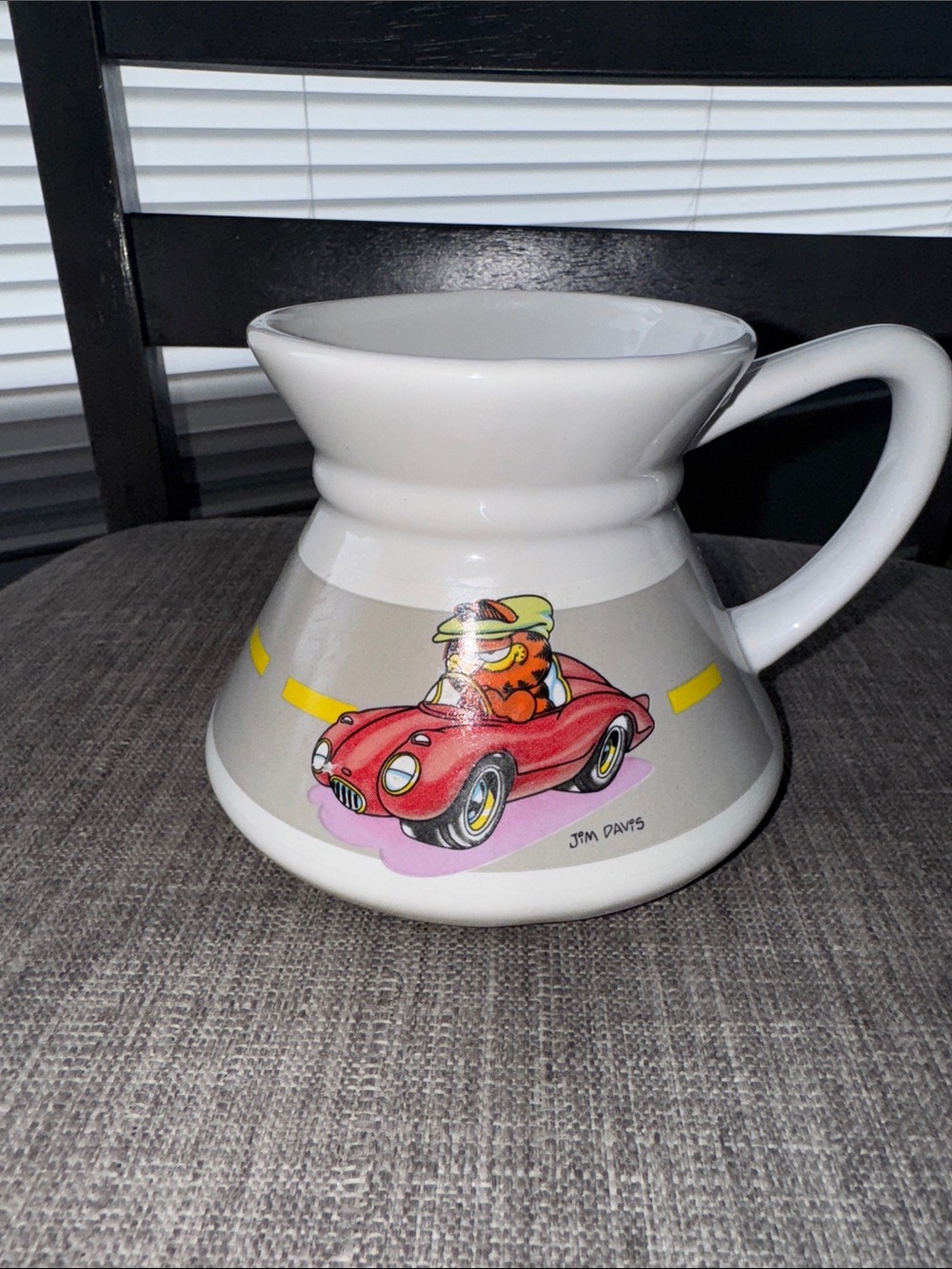 1978 Garfield Jim Davis Mug driving car